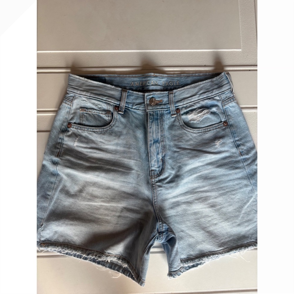American Eagle Highest Rise Baggy Shorts Light Wash Distressed Denim Size 4